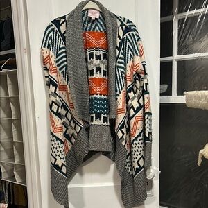 Romeo & Juliet Couture Gray and Orange Geometric Cardigan